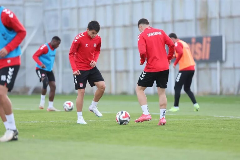 sivasspor-atakas-hatayspor-macinin-hazirlikla-19175410_amp-768x512 Spor Haberleri (CANLI) (24 Ekim) Son Dakika Spor