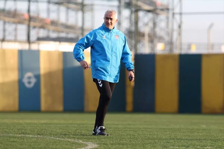 sivasspor-istanbulspor-macinin-hazirliklarini-19331100_amp-768x512 Spor Haberleri (CANLI) (7 Aralık) Son Dakika Spor